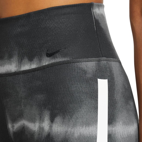 Nike Women's One Luxe Dri-FIT 7" Mid-Rise Printed Training Shorts DO7814-010 - Picture 3 of 3